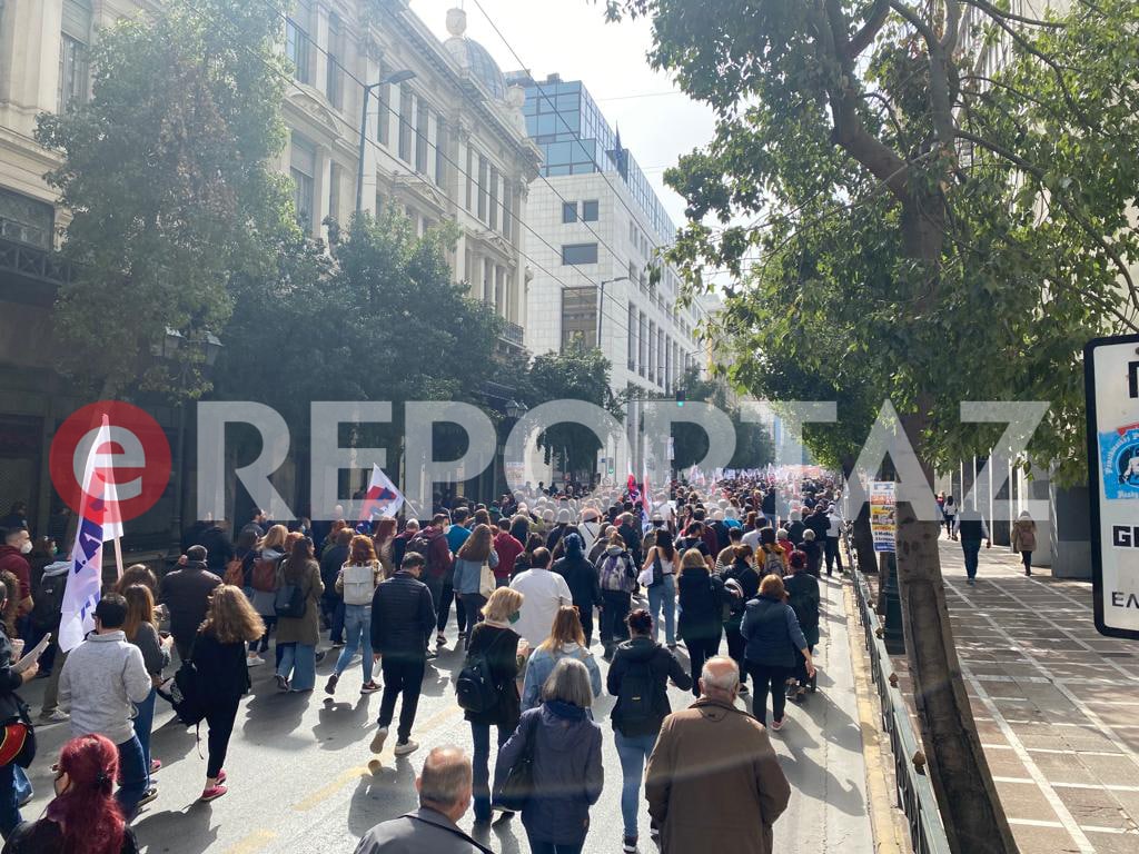 Απεργία: Kλειστό το κέντρο – Πλήθος κόσμου και συνθήματα στις συγκεντρώσεις