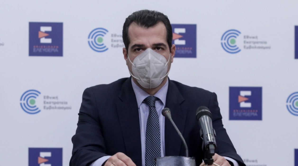 Πλεύρης : Αύριο οι αποφάσεις για τις μάσκες - Πού θα διατηρηθούν