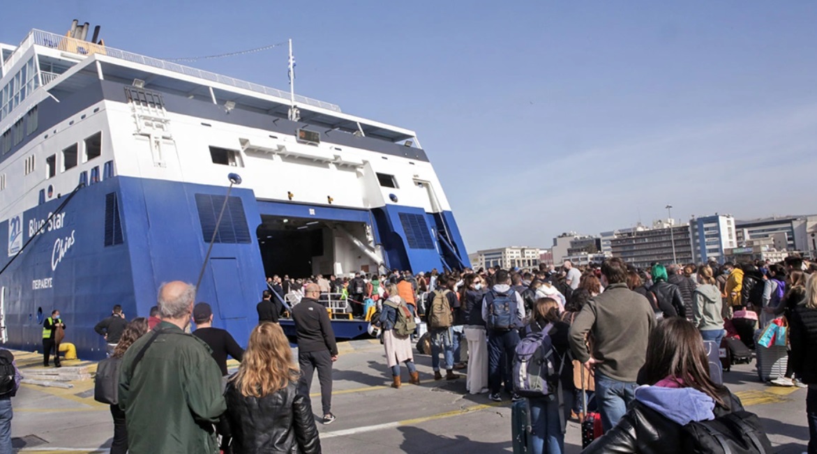 Μαζική η έξοδος της Πρωτομαγιάς - Αυξημένη η κίνηση στον Πειραιά - Πάνω από 45.000 οχήματα εγκατέλειψαν το Λεκανοπέδιο