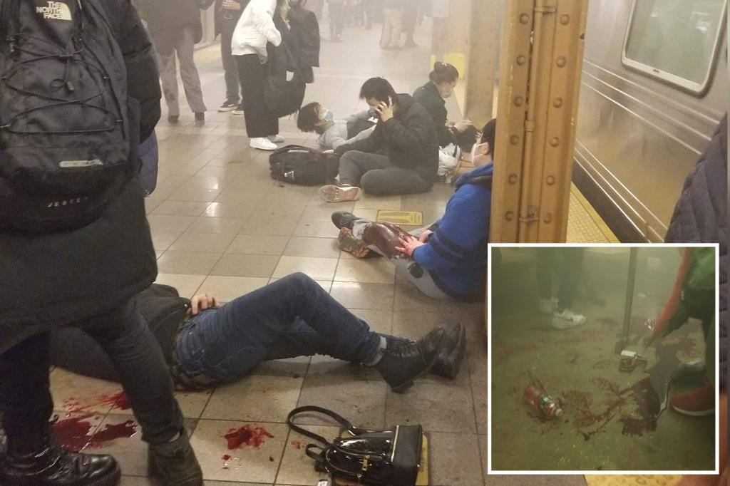 Νέα Υόρκη: Πυροβολισμοί και 16 τραυματίες σε σταθμό του μετρό – Συγκλονιστικό βίντεο