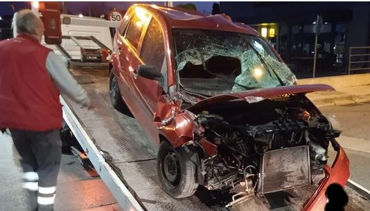 Τρομακτικό τροχαίο στη Θεσσαλονίκη: Διαλύθηκε το αυτοκίνητο, τραυματίας ο οδηγός