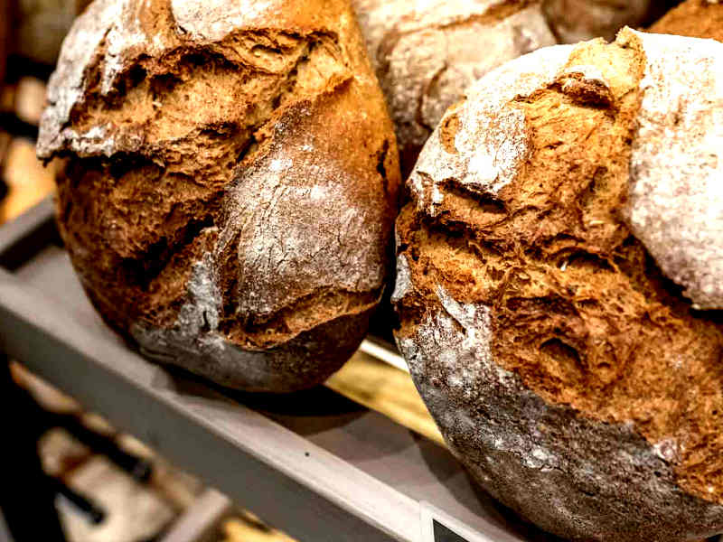 Σταθερές και τον Ιούνιο οι τιμές στο ψωμί, διαβεβαιώνουν οι αρτοποιοί
