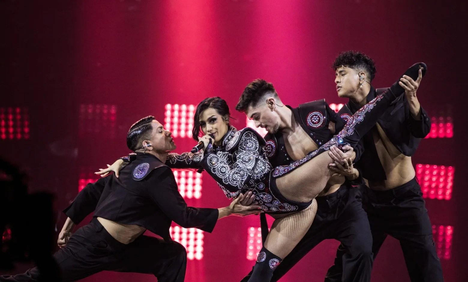 Η εκρηκτική Chanel Terrero που έβαλε… φωτιά στη Eurovision