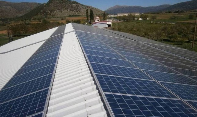 ΥΠΕΝ: Επιδότηση 60% για φωτοβολταϊκά στις στέγες – Ετοιμάζονται άλλα δύο προγράμματα για ΑΠΕ