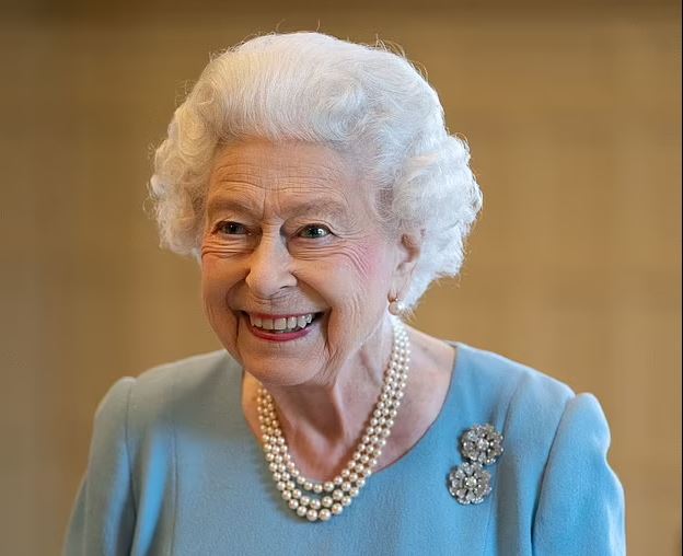 Χωρίς τη βασίλισσα Ελισάβετ οι φετινές δεξιώσεις στους κήπους του Μπάκιγχαμ