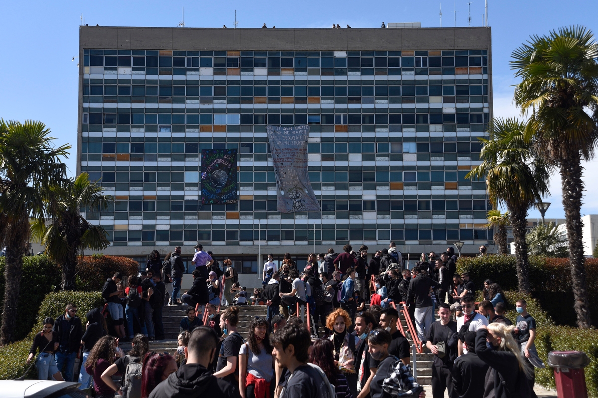 Πορεία φοιτητών εντός του ΑΠΘ – Αντιδρούν στην αστυνομική παρουσία
