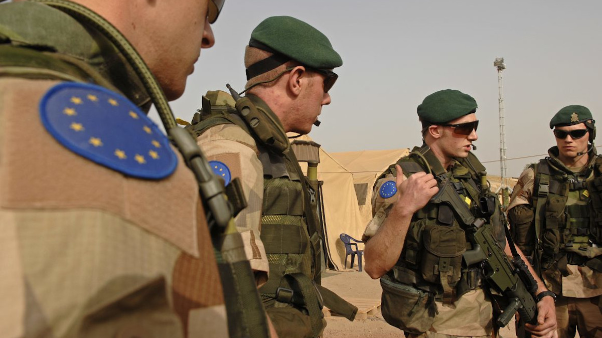 Η Ευρωπαϊκή Επιτροπή πρότεινε να αναλάβει τον συντονισμό της αγοράς στρατιωτικού εξοπλισμού των χωρών μελών της ΕΕ
