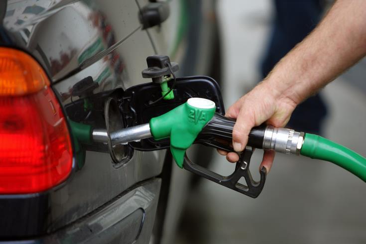 Αποκλιμάκωση των τιμών στα καύσιμα όπως έγινε με το ρεύμα, ζητούν οι Βενζινοπώλες