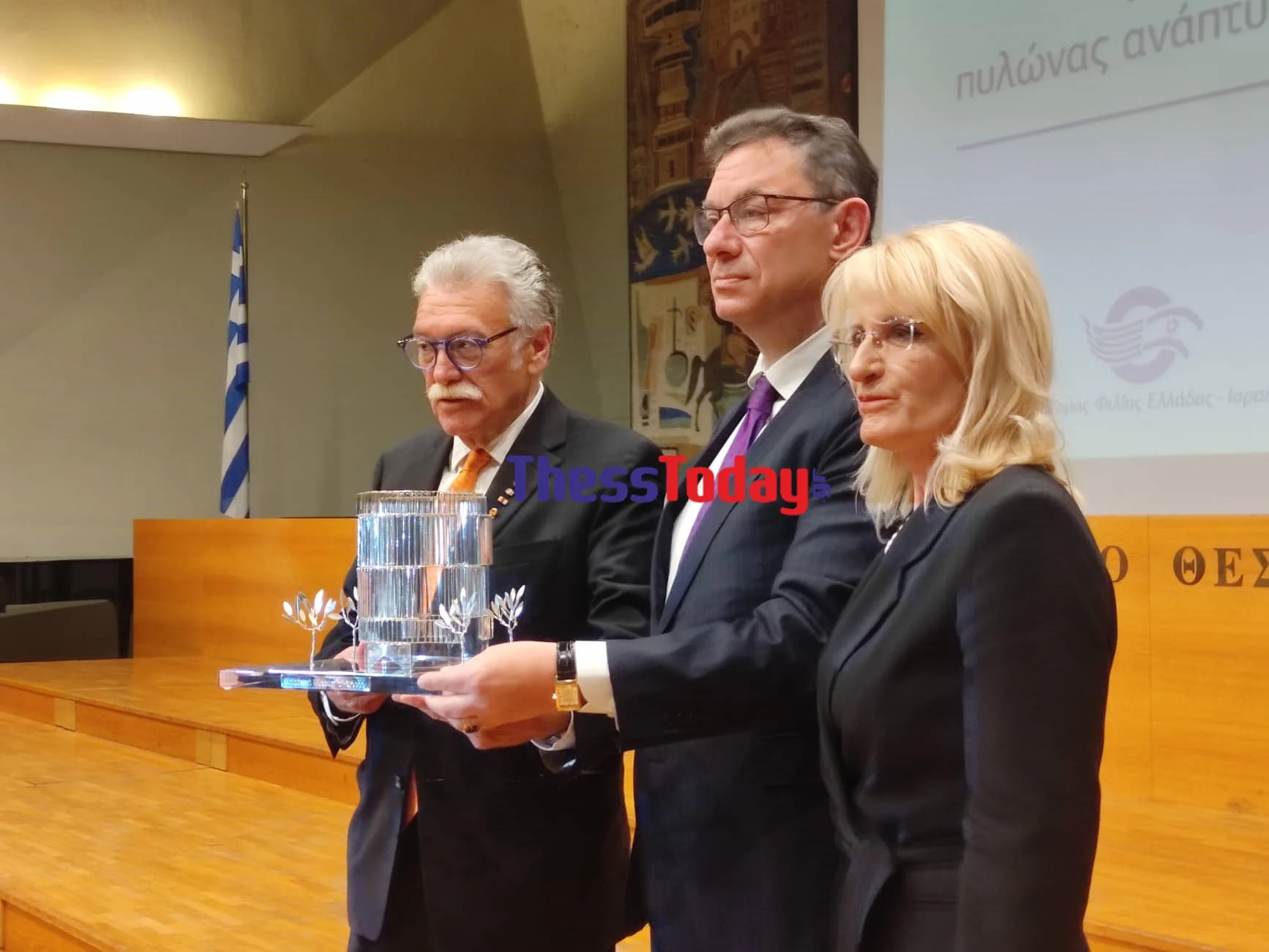 Θεσσαλονίκη: Ένταση στην τελετή βράβευσης του Άλμπερτ Μπουρλά