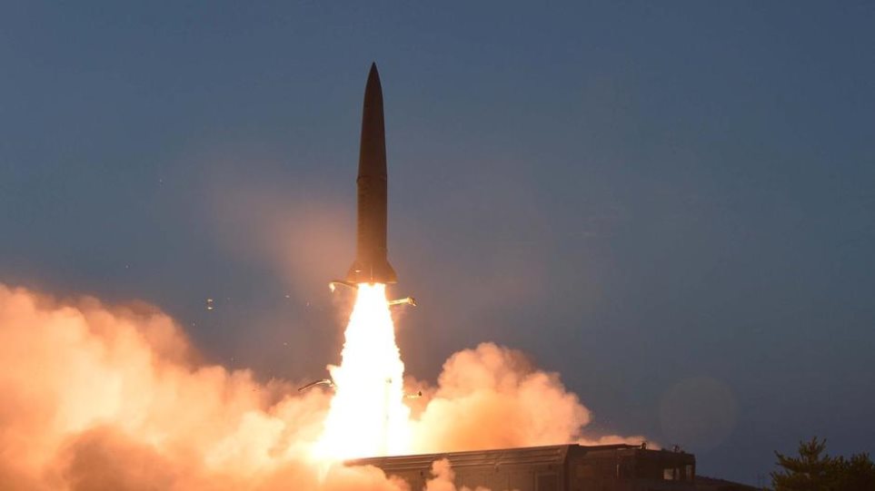Βόρεια Κορέα: Τριπλή οπλική δοκιμή με τουλάχιστον έναν διηπειρωτικό βαλλιστικό πύραυλο