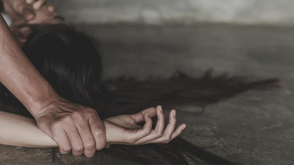 Σκιάθος: Έπεσε θύμα βιασμού από τον πρώην σύζυγό της