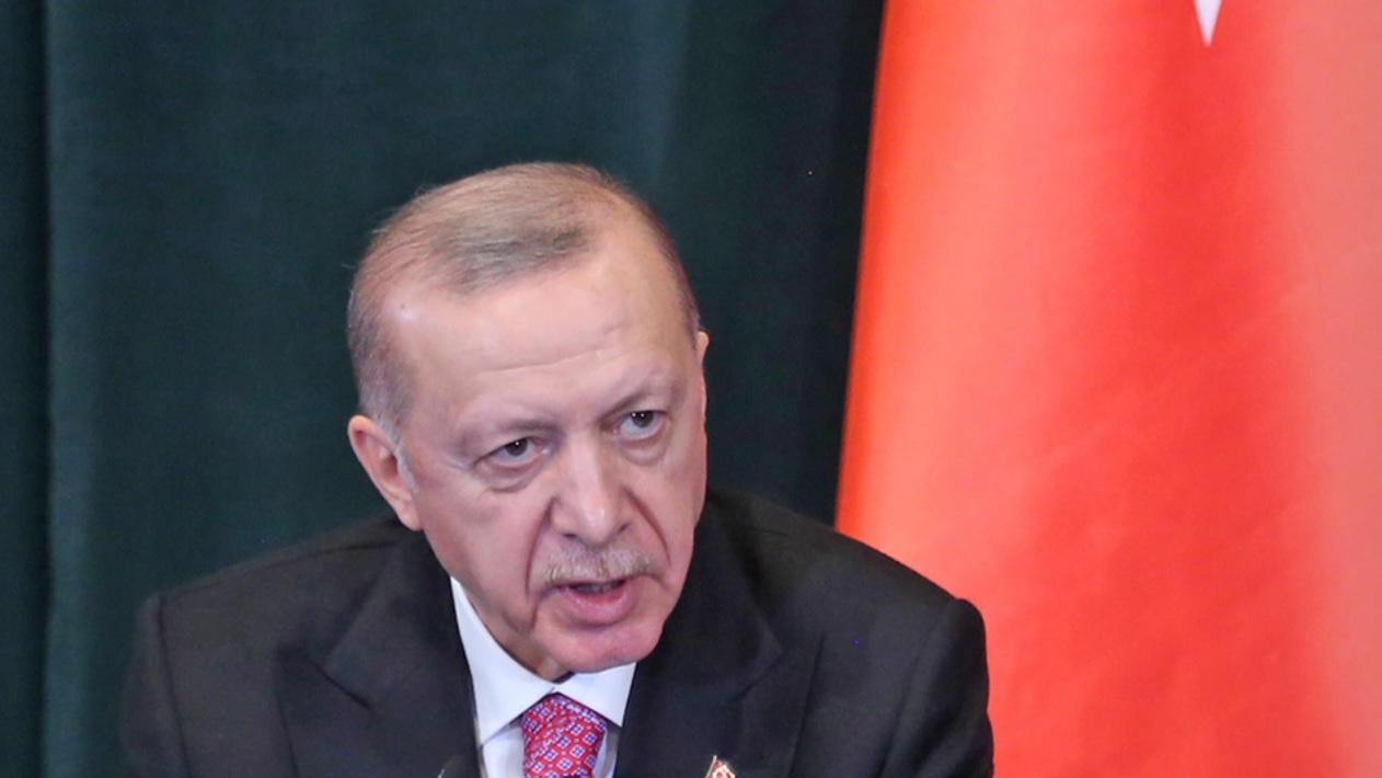 Ταγίπ Ερντογάν: "Η Τουρκία δεν αιχμαλωτίζεται, το έθνος μας δεν γονατίζει"