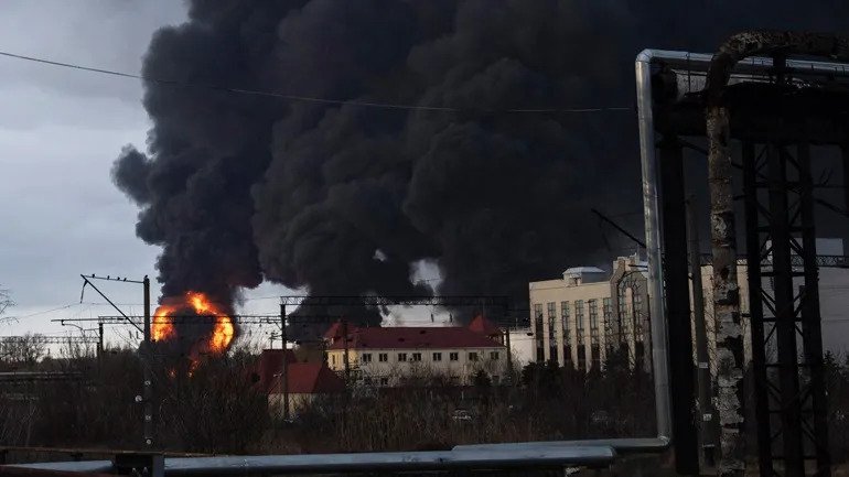 Ουκρανία: Ρωσικοί πύραυλοι έπληξαν διυλιστήριο στην Κρεμεντσούκ