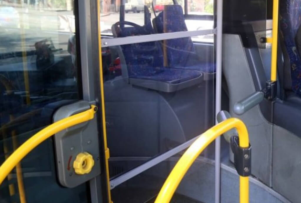 Νεαροί επιτέθηκαν σε οδηγό του ΟΑΣΘ - Έκανε το ...λάθος να τους πει να σβήσουν το τσιγάρο που άναψαν μέσα στο λεωφορείο