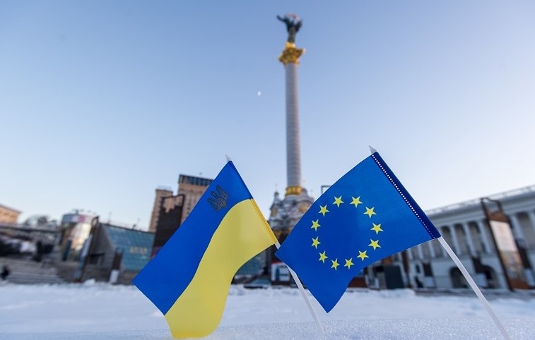 Ιστορική στιγμή για την Ουκρανία – “Ναι” από την Κομισιόν στην υποψηφιότητα για ένταξη στην ΕΕ