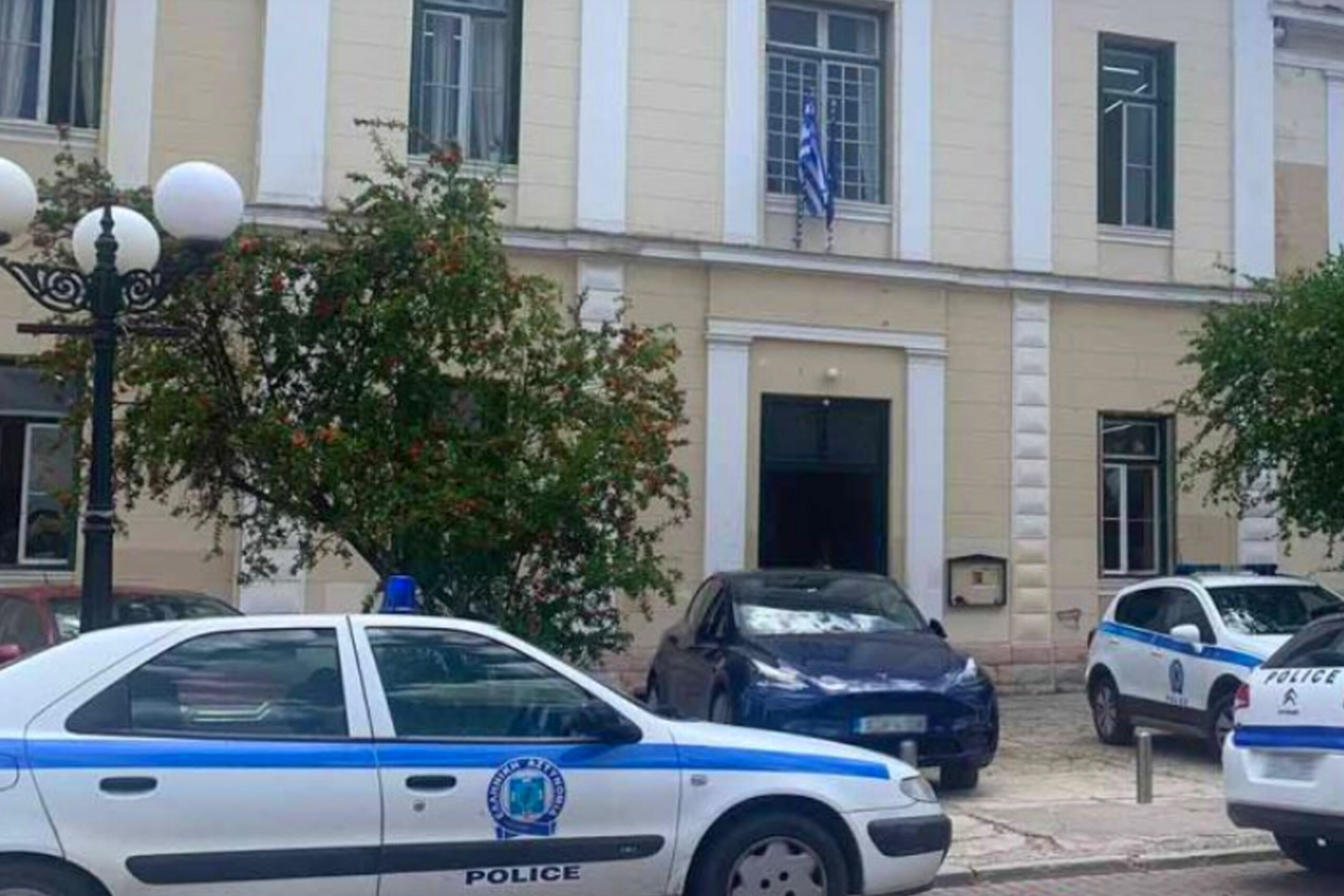 Απίστευτο περιστατικό στα δικαστήρια του Ναυπλίου - Κατηγορούμενος εμφάνισε όπλο στους δικαστές