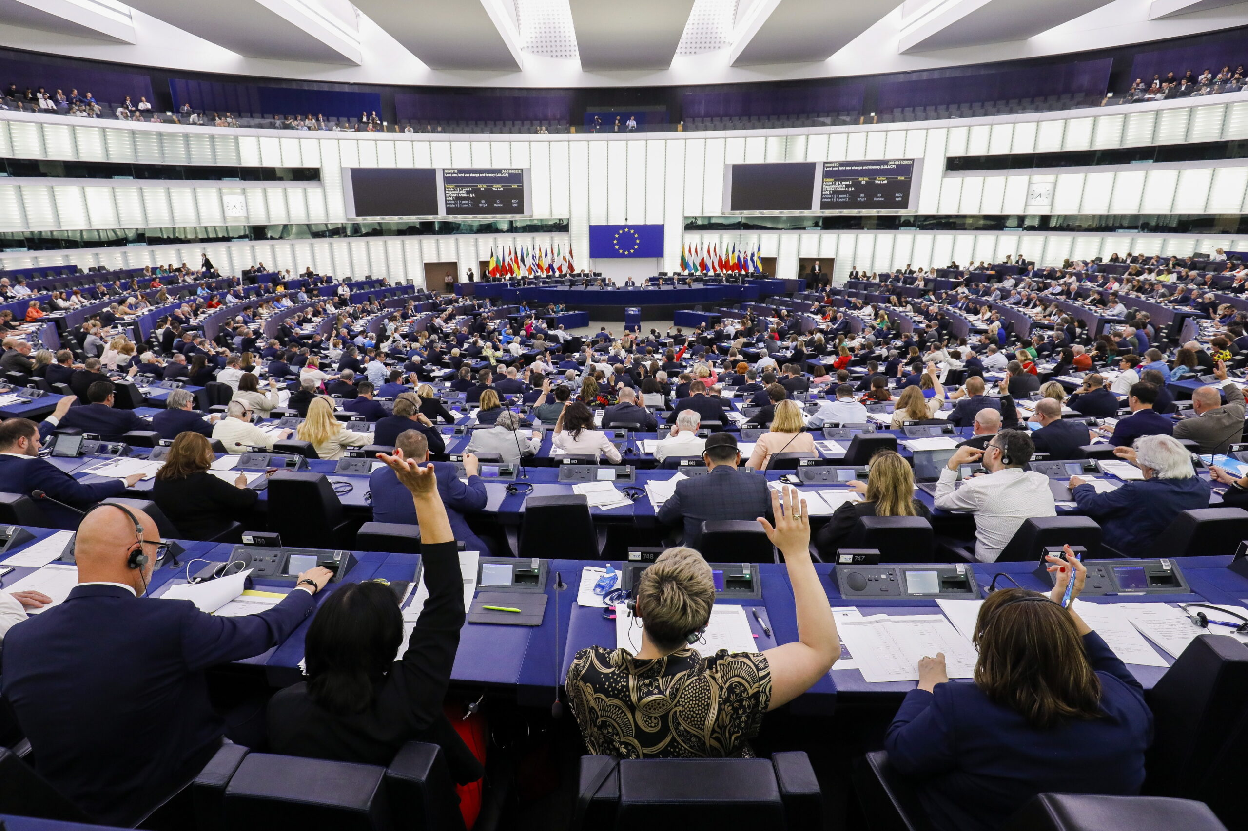 Ευρωκοινοβούλιο: Εγκρίθηκε το νέο Σύμφωνο για τη Μετανάστευση από την Ολομέλεια