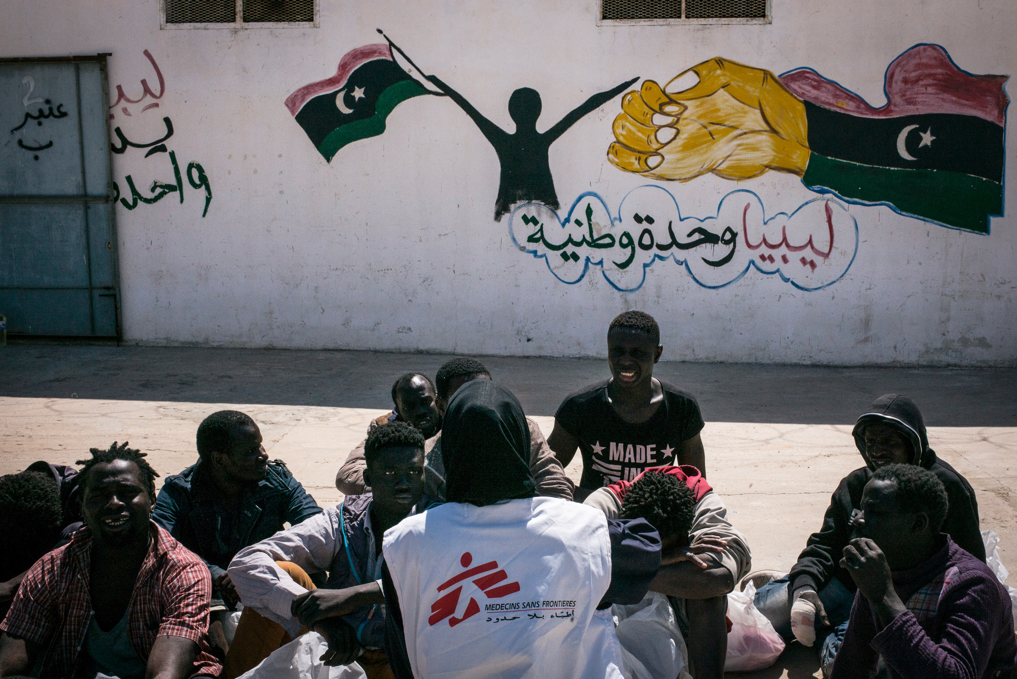 Γιατροί χωρίς Σύνορα: Επείγουσα απομάκρυνση προσφύγων που είναι εγκλωβισμένοι στη Λιβύη