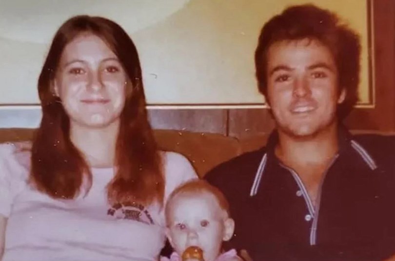 Εξαφανίστηκε πριν από 42 χρόνια, δολοφονήθηκαν οι γονείς της και βρέθηκε τώρα - Η απίστευτη ιστορία της Χόλι Μαρί Κλάους