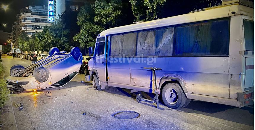 Θεσσαλονίκη: Έκλεψε mini bus, προκάλεσε τροχαίο και έγινε… καπνός