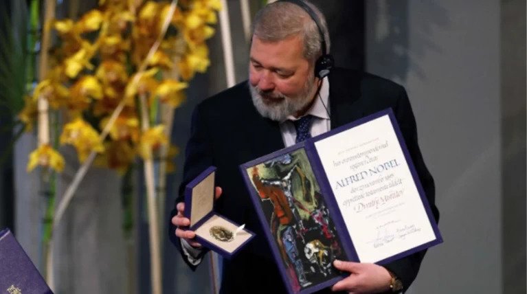 Ο ρώσος δημοσιογράφος Μουράτοφ πούλησε το μετάλλιο του Νόμπελ Ειρήνης  για τα παιδιά της Ουκρανίας
