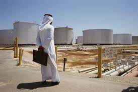 Financial Times: Η Σαουδική Αραβία θα αυξήσει την παραγωγή πετρελαίου εάν μειωθεί της Ρωσίας