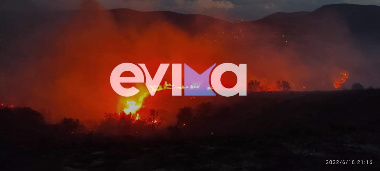 Εύβοια: Ανεξέλεγκτες οι φλόγες - Σε εξέλιξη η συνεδρίαση του Συντονιστικού (βίντεο)