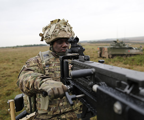 Βρετανία: «Πρέπει να προετοιμάσουμε τον στρατό για να πολεμήσει ξανά στην Ευρώπη»
