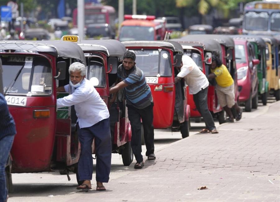 Σρι Λάνκα: Απαγορεύτηκε η πώληση καυσίμων για δύο εβδομάδες