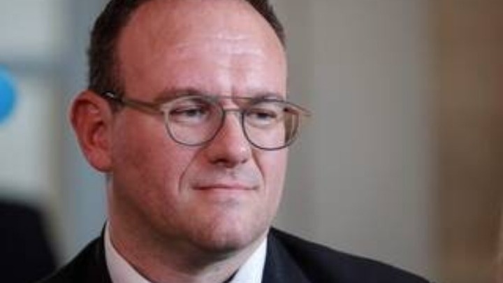 Γαλλία: Νέα καταγγελία κατά υπουργού του Μακρόν για βιασμό – Σε βάρος του έχουν κατατεθεί τρεις μηνύσεις