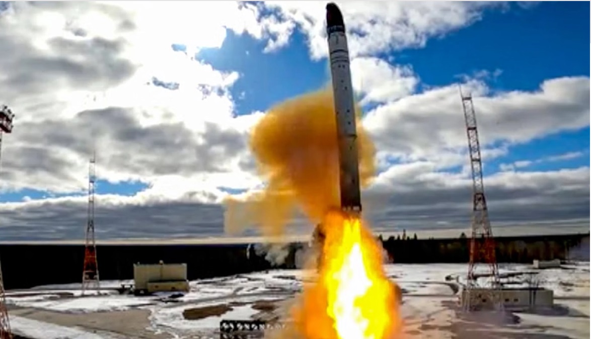 Πόλεμος στην Ουκρανία: Με εκτόξευση του διηπειρωτικού πυραύλου «Satan 2» απειλεί τώρα η Μόσχα Βουλγαρία, Ρουμανία και Μαυροβούνιο