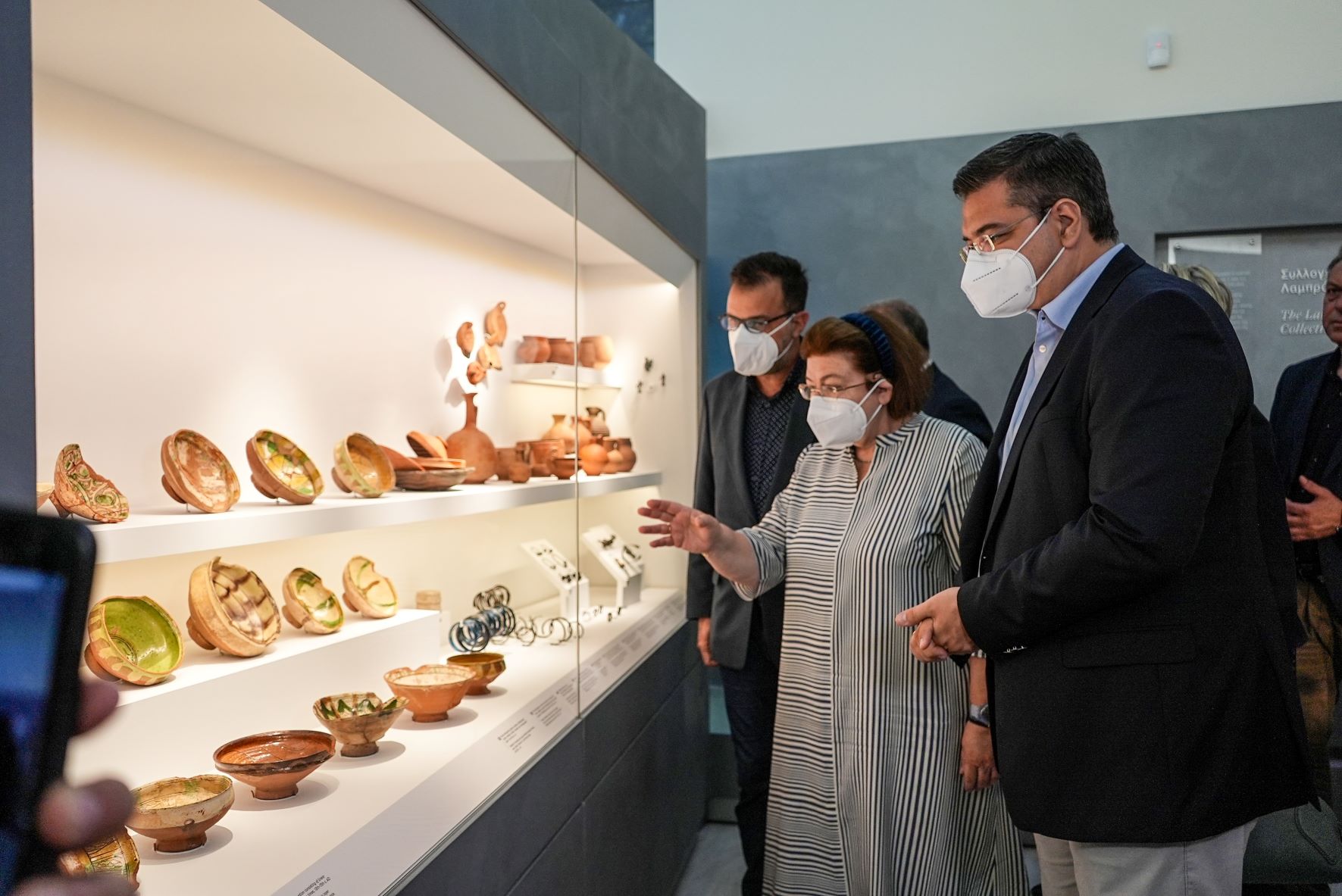 Ο Περιφερειάρχης Απ. Τζιτζικώστας και η υπ. Πολιτισμού Λίνα Μενδώνη εγκαινίασαν το σύγχρονο Αρχαιολογικό Μουσείο Χαλκιδικής στον Πολύγυρο