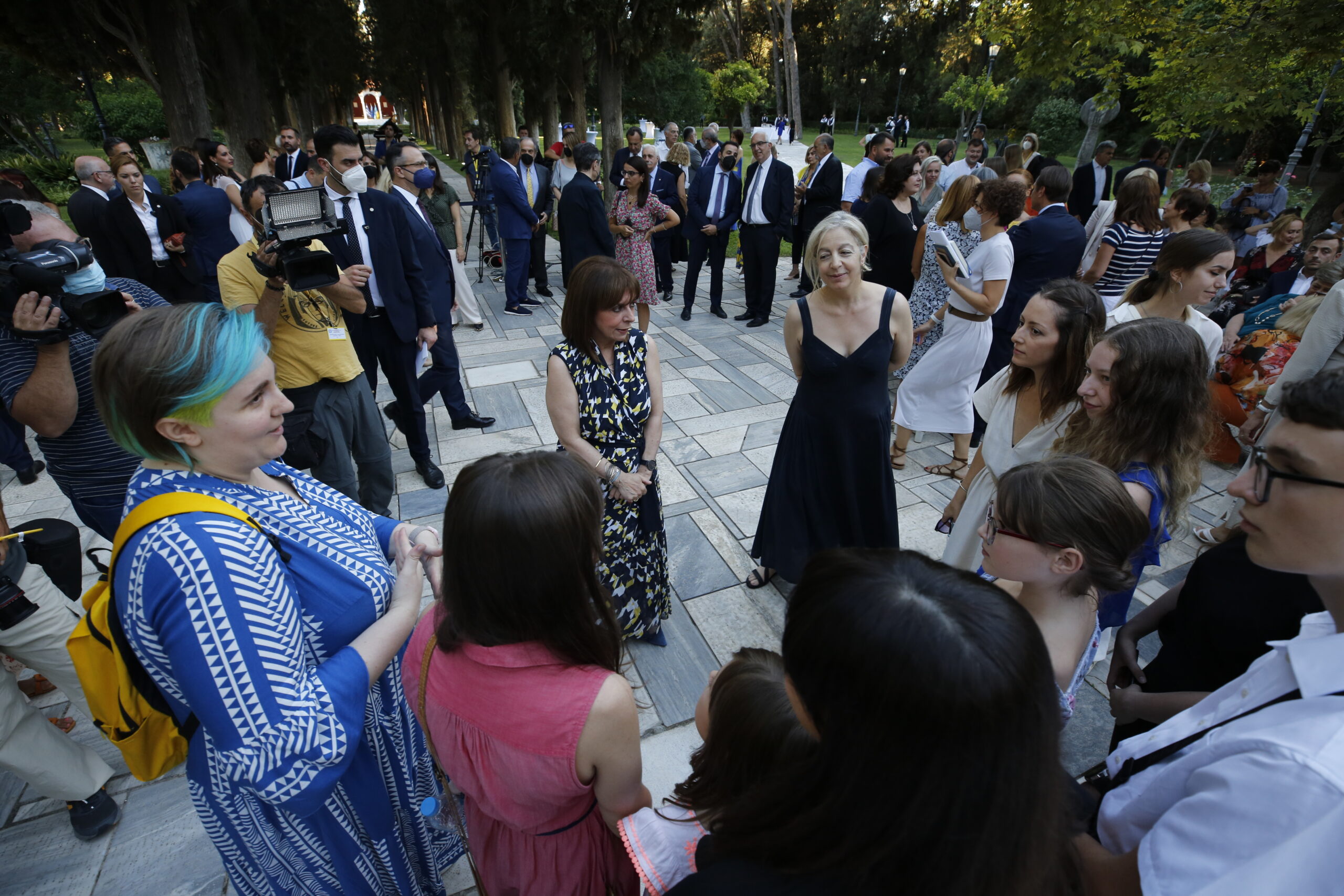 Η ΠτΔ Κατερίνα Σακελλαροπούλου υποδέχθηκε Ουκρανούς πολίτες που φιλοξενούνται στην Ελλάδα