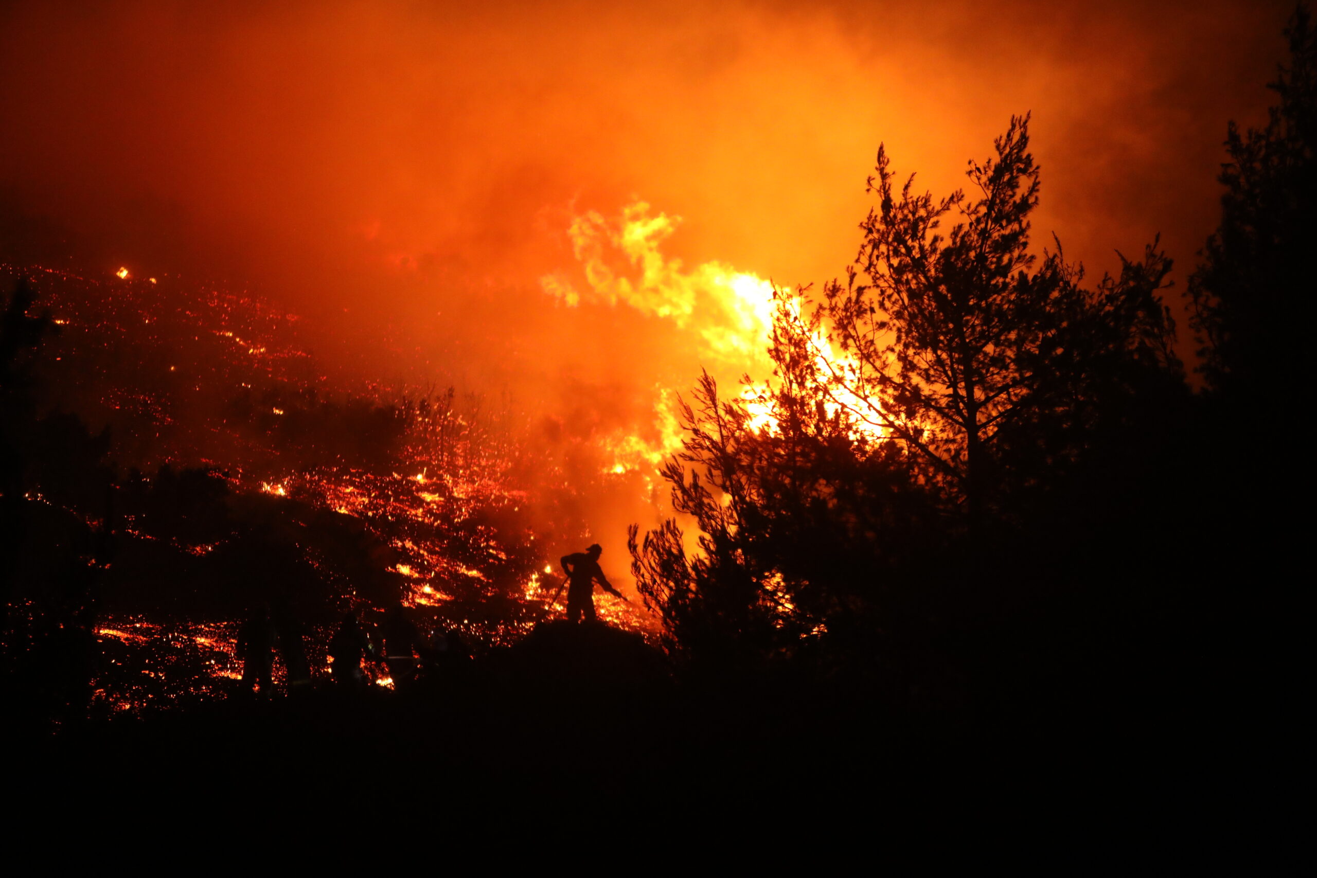 Live η εξέλιξη της πυρκαγιάς σε Ντράφι - Νταού Παντέλης - Δραματική προβλέπεται η νύχτα (βίντεο - συνεχής ενημέρωση)