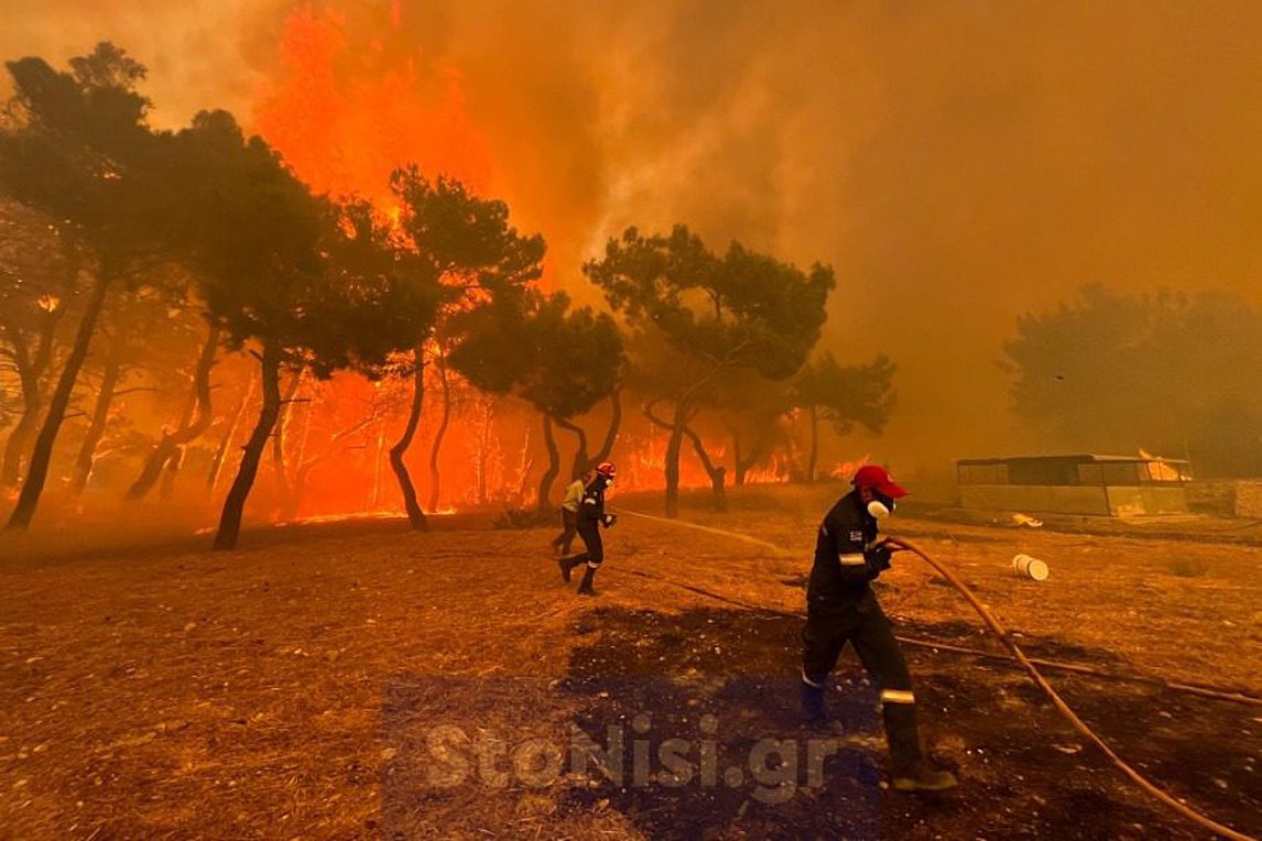 Έχασαν τον έλεγχο της φωτιάς στην Μυτιλήνη: Με Μήνυμα 112 εκκενώνεται και ο οικισμός Σταυρός