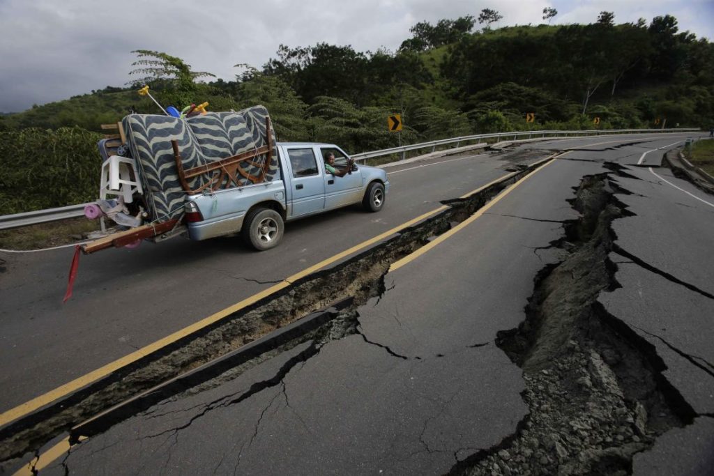 Ισχυρός σεισμός 6,1 Ρίχτερ ταρακούνησε τον Ισημερινό