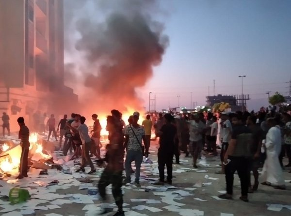 Διαδηλωτές εισέβαλαν στο Λιβυκό Κοινοβούλιο - Φωτιές και διαμαρτυρίες