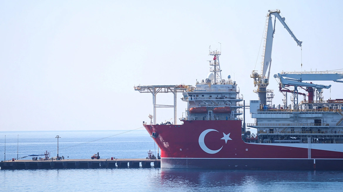Τουρκικό γεωτρύπανο: Βγήκε στο Αιγαίο το «Αμπντουλχαμίτ Χαν» – Σε επιφυλακή οι Ένοπλες Δυνάμεις
