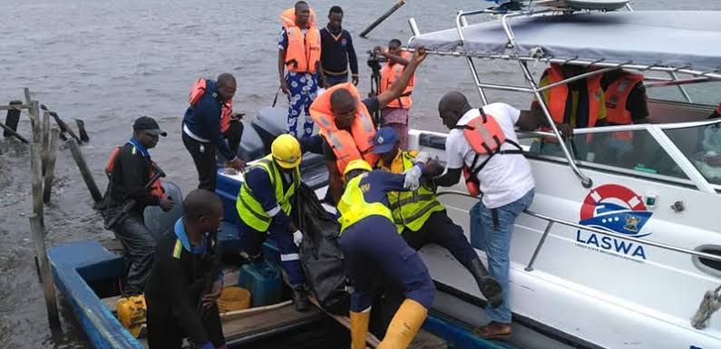 Τραγωδία με 15 νεκρούς από ανατροπή σκάφους στη Νιγηρία
