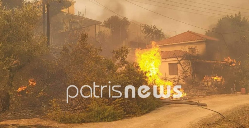 Ανεξέλεγκτη η φωτιά στα Κρέστενα -Εκκένωση οικισμών και κατασκήνωσης Φρίξας -Στις αυλές των σπιτιών οι φλόγες