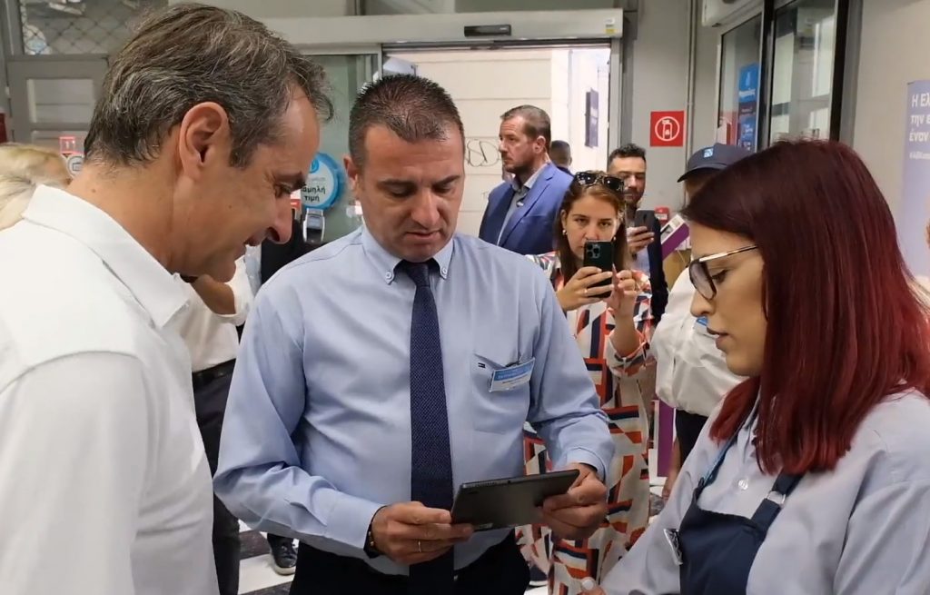 Επίσκεψη του πρωθυπουργού σε χώρους δουλειάς όπου εφαρμόζεται η Ψηφιακή Κάρτα Εργασίας