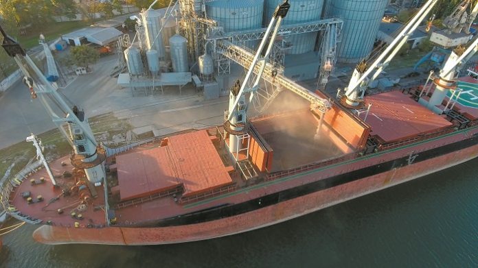 Σε Τουρκία και Συρία ρωσικά πλοία από την Κριμαία - Έρευνα για κλεμμένα σιτηρά ζητά το Κίεβο
