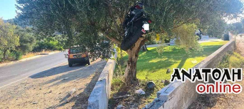 Κρήτη: Τροχαίο ατύχημα στο δρόμο της Κριτσάς - Μηχανή “καρφώθηκε” σε ελιά