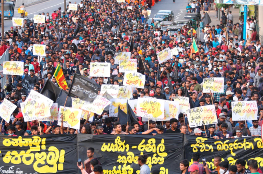 Ο πρόεδρος της Σρι Λάνκα εγκατέλειψε τη χώρα με στρατιωτικό αεροσκάφος