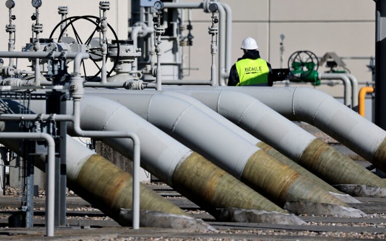 Η ρωσική εταιρεία Transneft ανακοίνωσε ότι η Ουκρανία σταμάτησε τις ροές πετρελαίου προς την Ευρώπη για θέμα πληρωμών