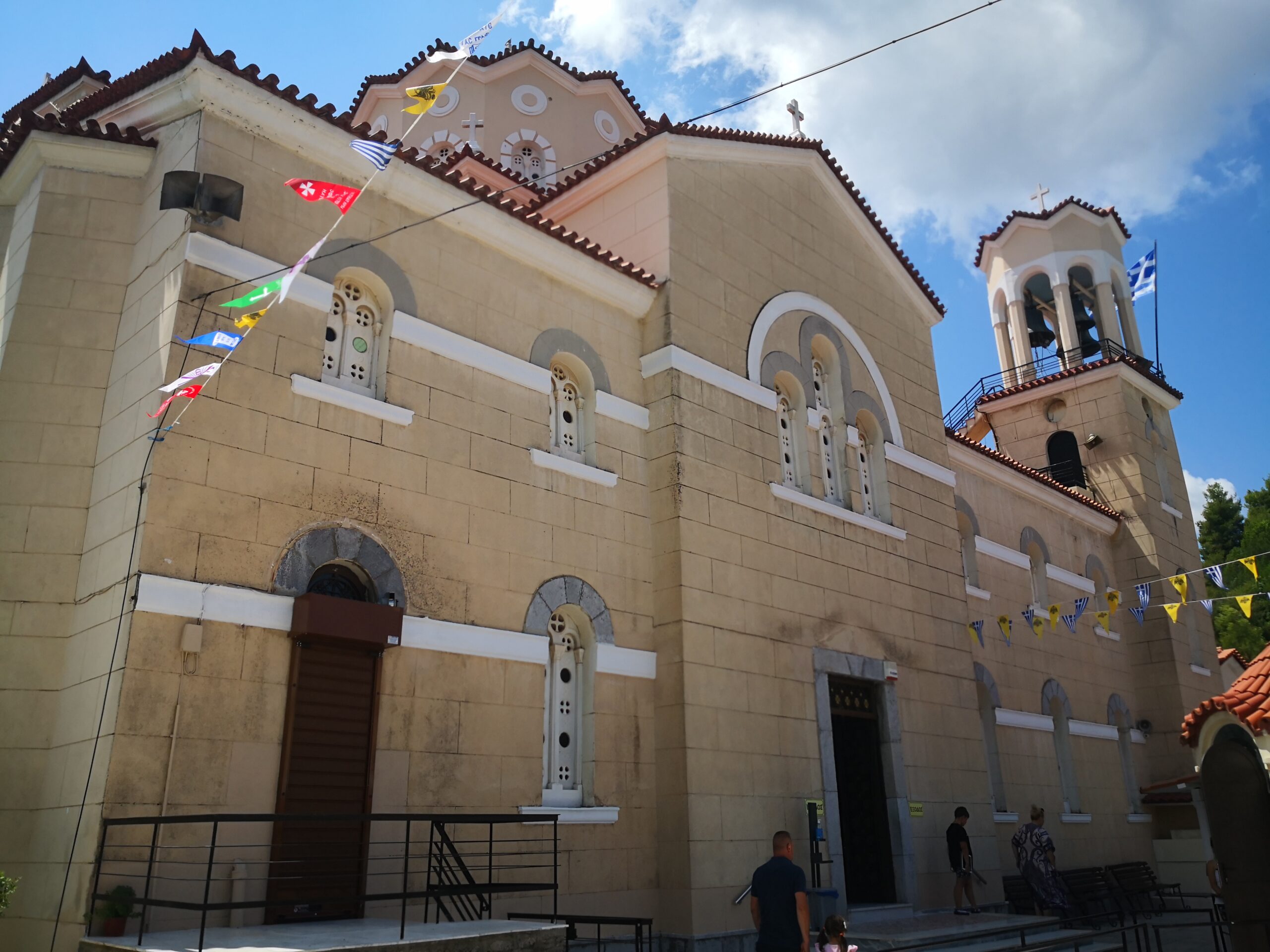 Επισκέπτες από όλη την Ελλάδα και γειτονικές χώρες στον Ιερό Ναό του Οσίου Ιωάννου του Ρώσου στο Νέο Προκόπιο της Εύβοιας
