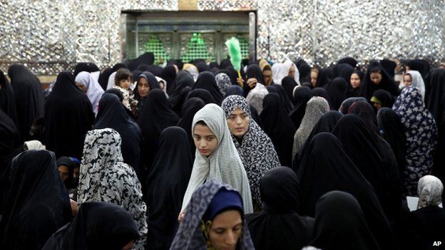 Στο Ιράν οι γυναίκες εξαναγκάζονται σε τεστ παρθενίας. Οι άνδρες απαιτούν την εξέταση πριν τον γάμο