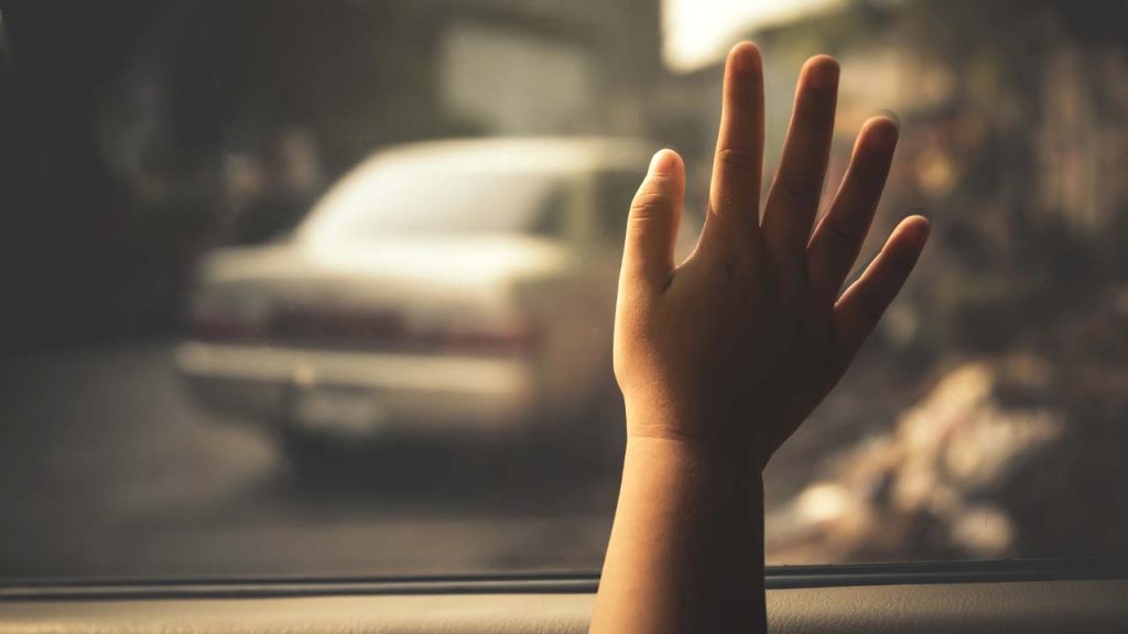 Θάνατος 9χρονης από θερμοπληξία στο Χαλάνδρι: Το κοριτσάκι ήταν στο αυτοκίνητο για ώρες (βίντεο)