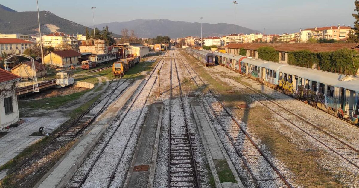 Τραγικός θάνατος για τρεις μετανάστες  που παρασύρθηκαν από τρένο στη Δράμα