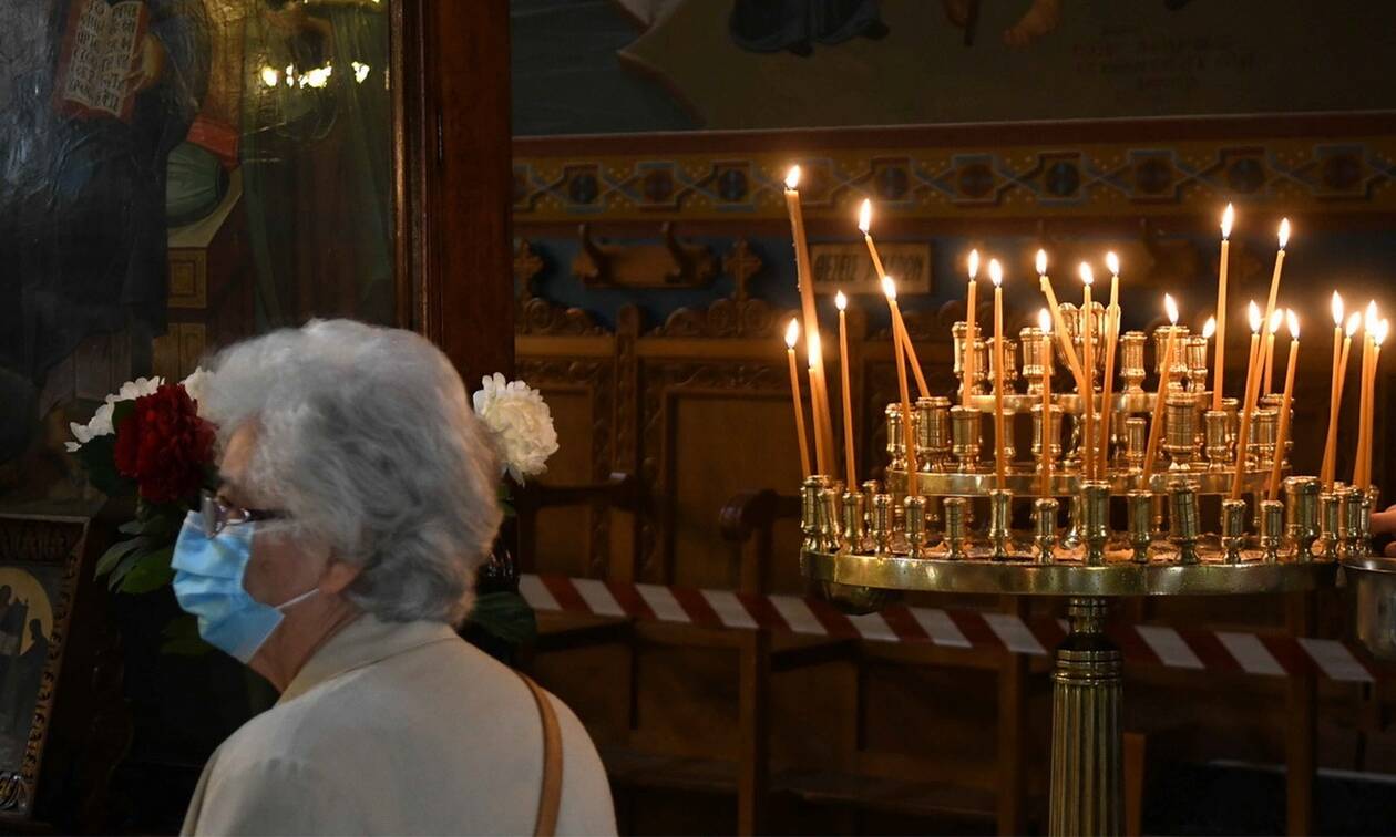 Βόλος: Ιερέας απαγόρευσε σε ζευγάρι να μπει στο ναό επειδή φορούσαν μάσκες